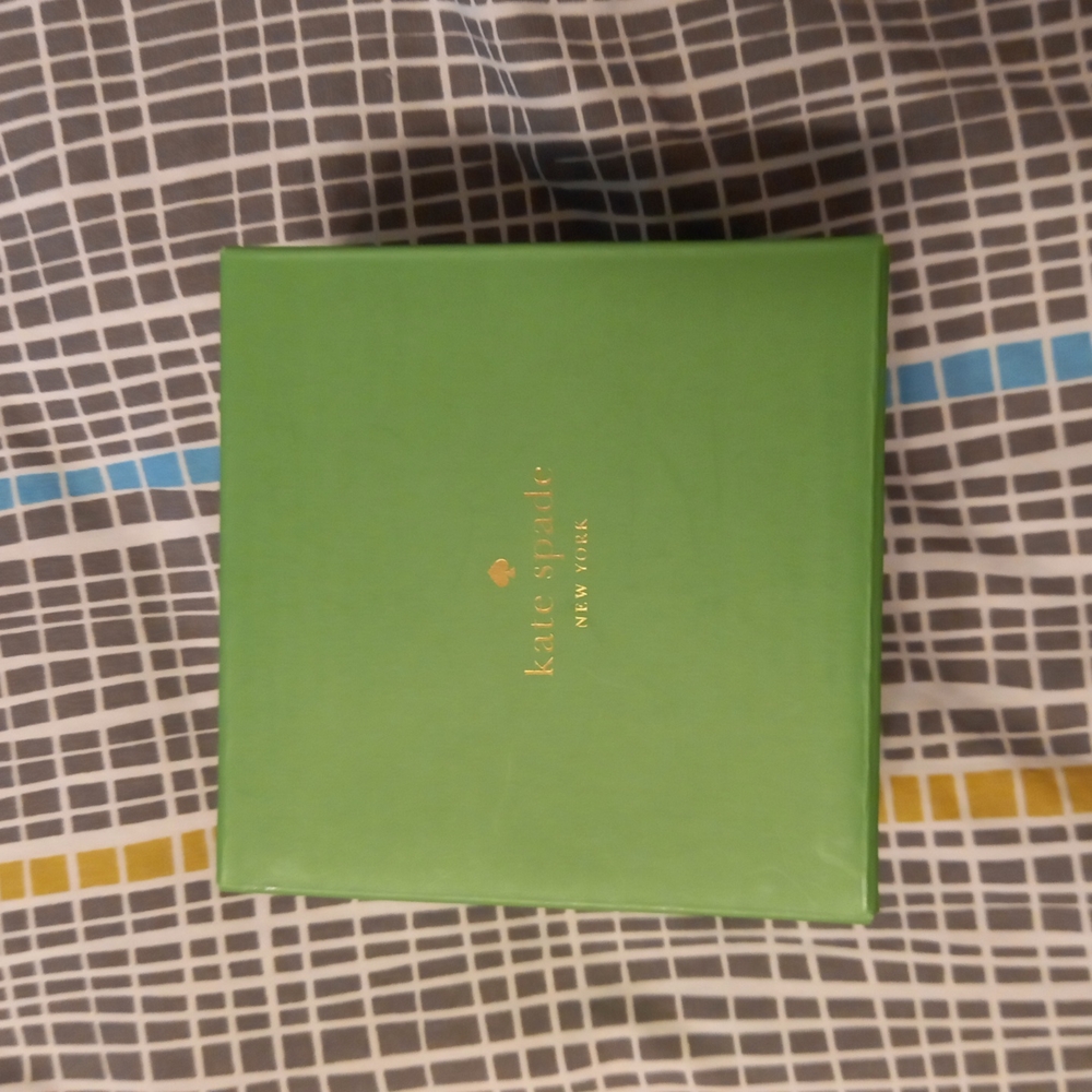 Kate Spade Two Hearts keepsake box NIB - Picture 2 of 6